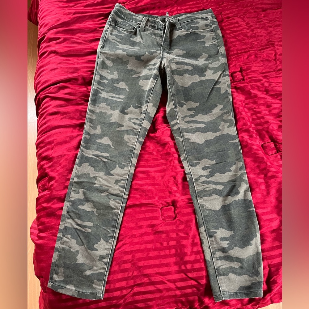 Universal Thread Camo Crop Jeans